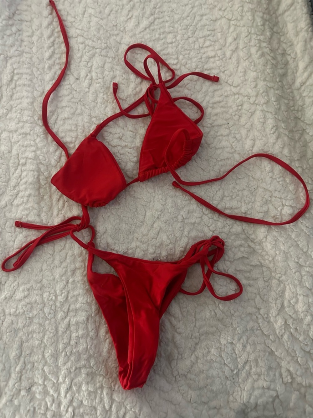 Classic Red Triangle String Bikini - Picture 4 of 4
